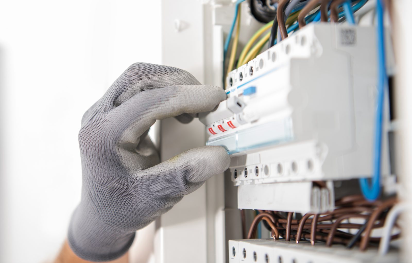Installation et maintenance électrique pour les commerces et bureaux professionnels