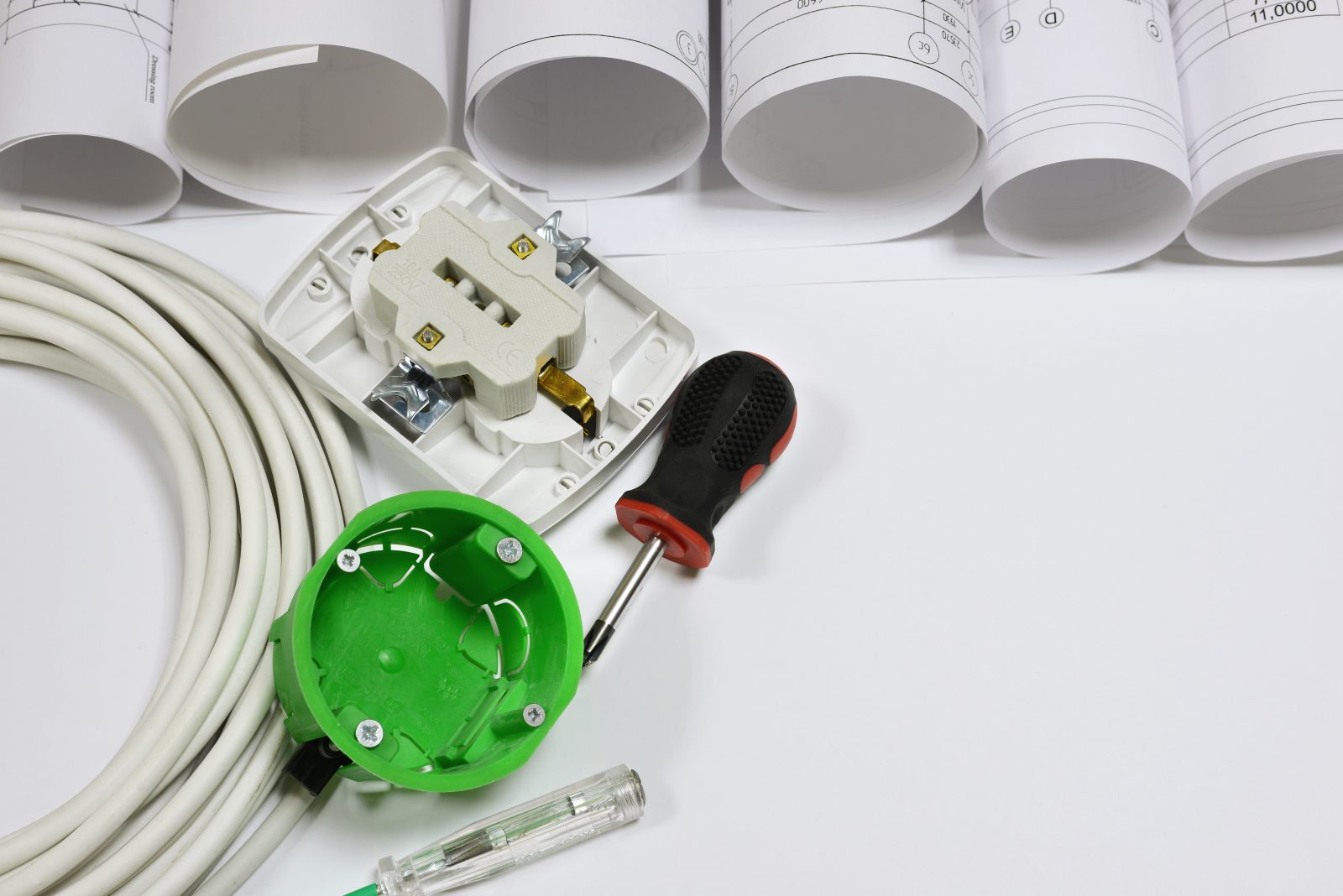Véhicule d'intervention de l'entreprise d'électricité Arti-Travo se déplaçant dans la métropole lilloise