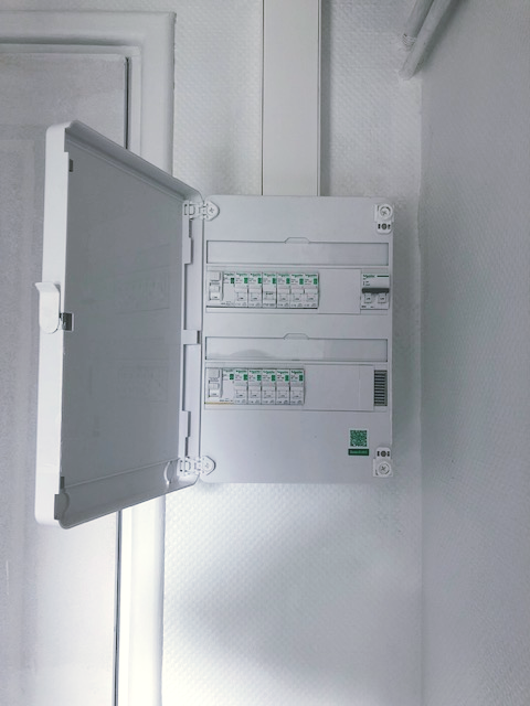 Remplacement tableau électrique Wavrin : tableau encastré deux rangées après intervention
